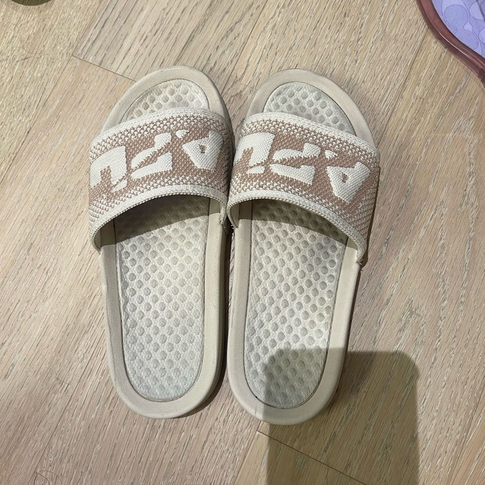 APL women’s big logo tech loom slide